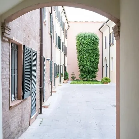 Apartment Magnifico In Palazzo Storico Del 500” Ferrara