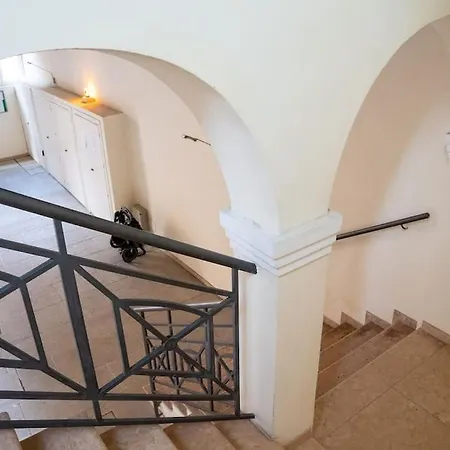Magnifico In Palazzo Storico Del 500” Apartment *